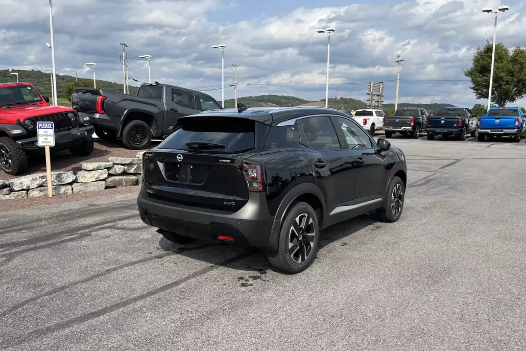 2025 Nissan Kicks SV photo 1