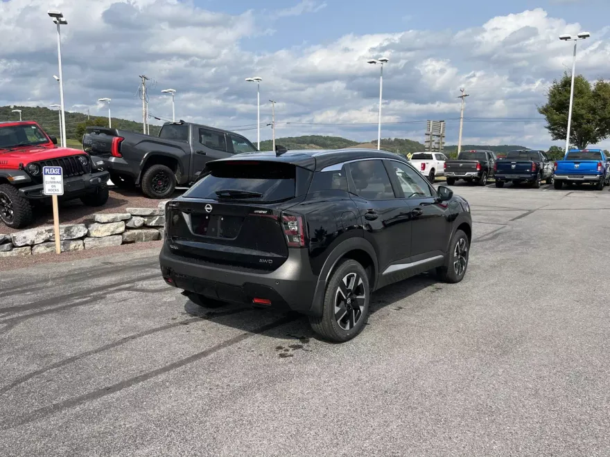 2025 Nissan Kicks SV photo 1