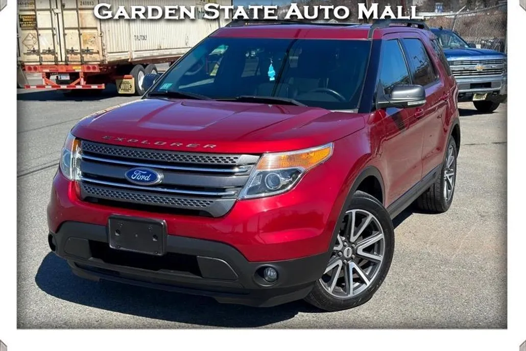 2015 Ford Explorer XLT photo 1