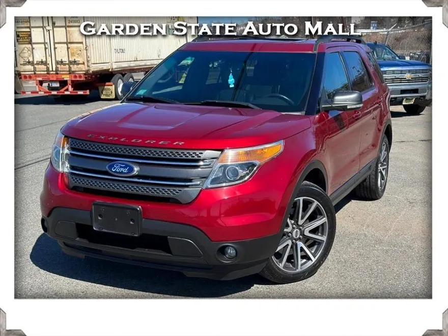 2015 Ford Explorer XLT photo 1