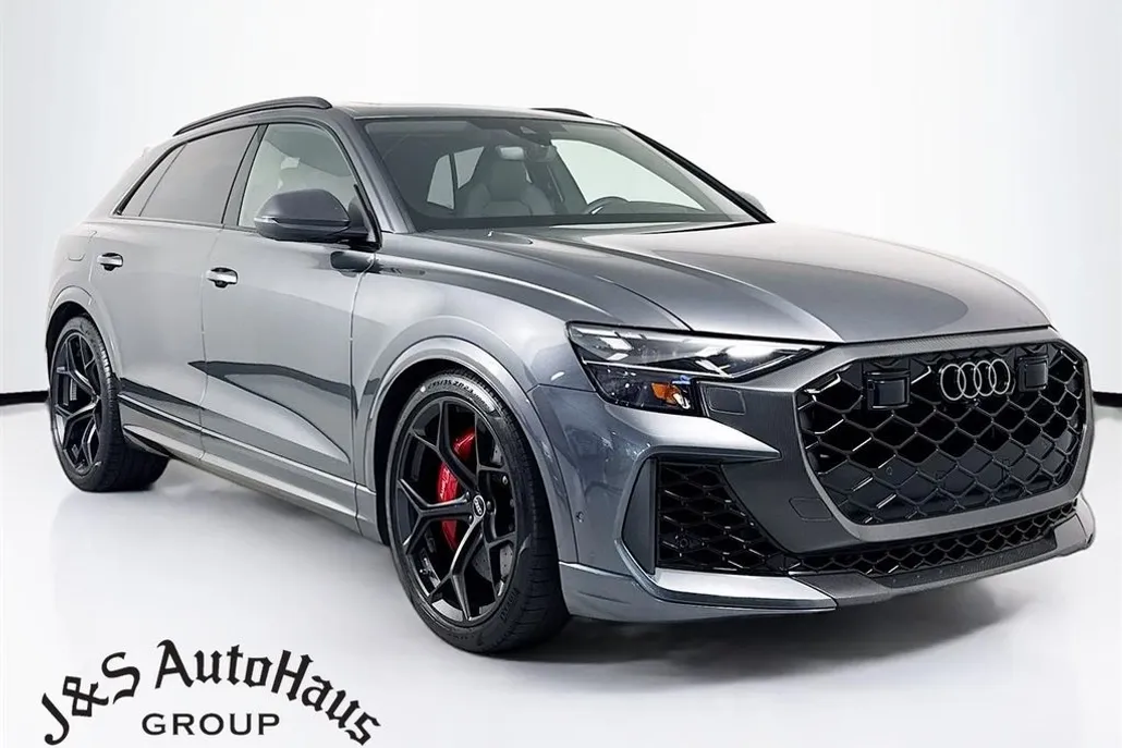 2025 Audi RS Q8 photo 1