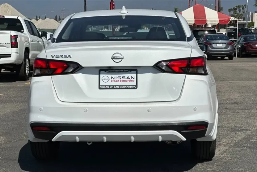 2025 Nissan Versa 1.6 SV photo 1