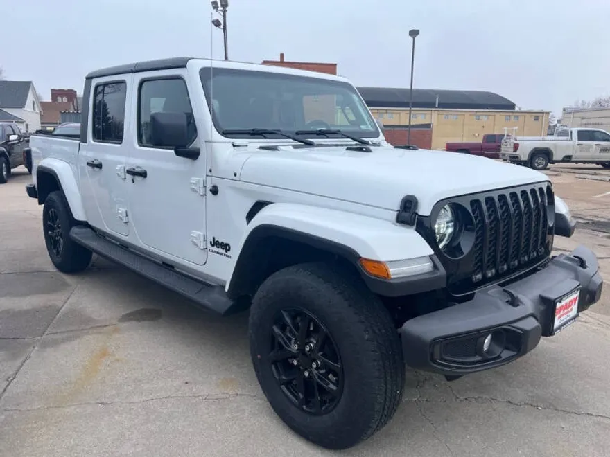 2022 Jeep Gladiator Altitude photo 1