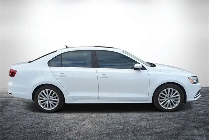 2016 Volkswagen Jetta 1.8T SEL photo 1