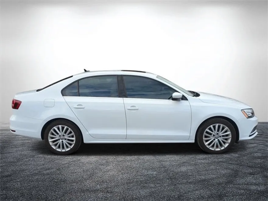 2016 Volkswagen Jetta 1.8T SEL photo 1