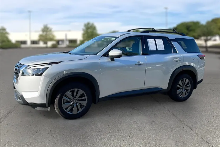 2024 Nissan Pathfinder SV photo 1