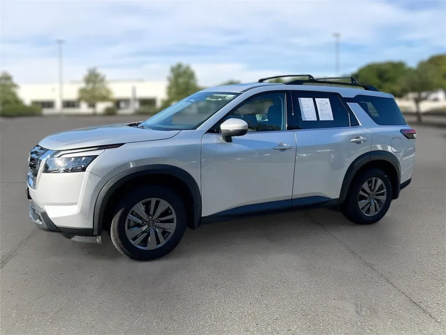 2024 Nissan Pathfinder SV photo 1