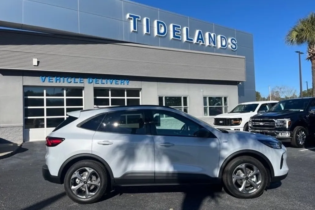 2025 Ford Escape ST-Line photo 1