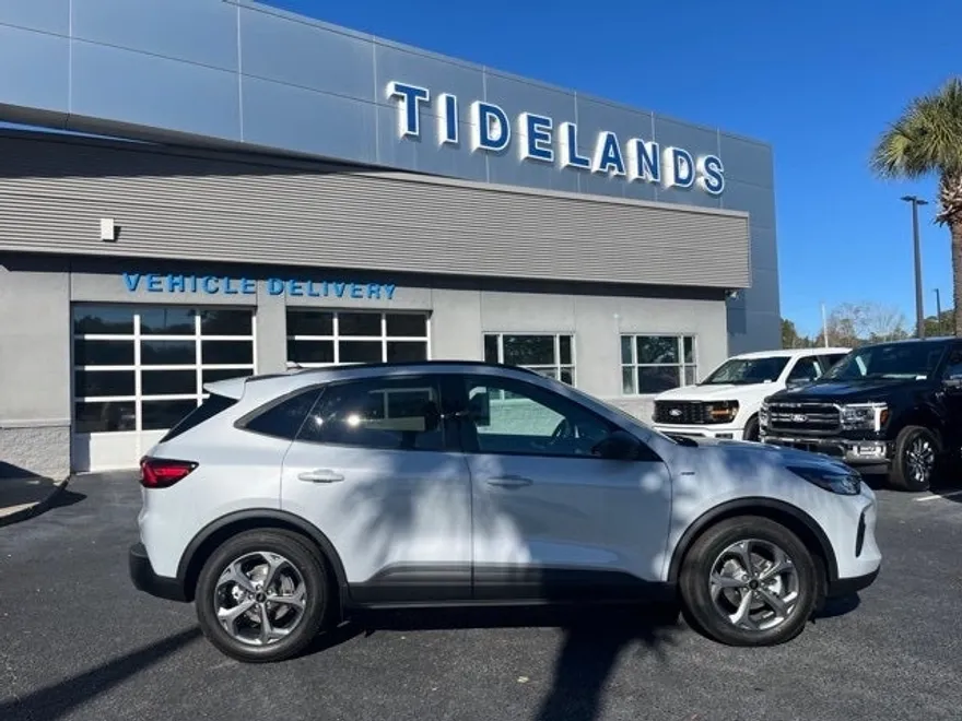 2025 Ford Escape ST-Line photo 1