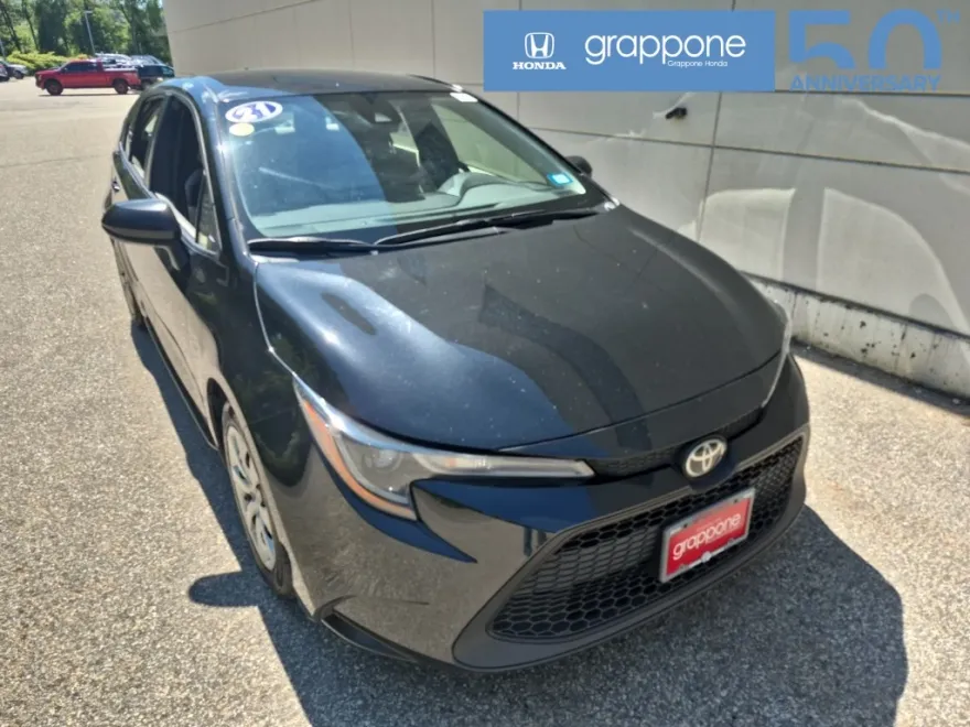 2021 Toyota Corolla LE photo 1