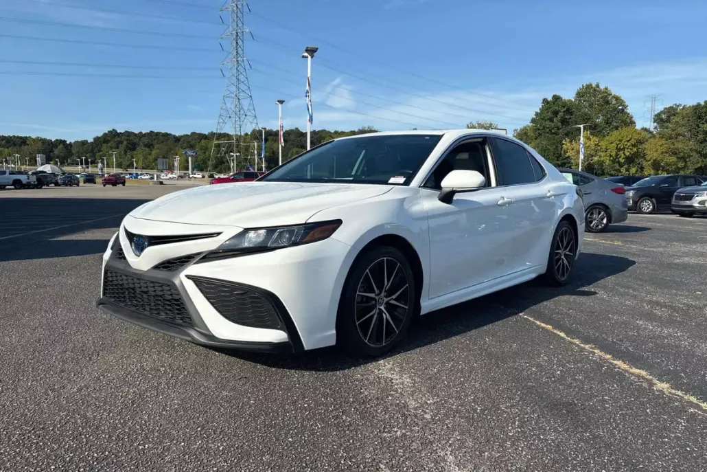 2023 Toyota Camry Hybrid SE photo 1