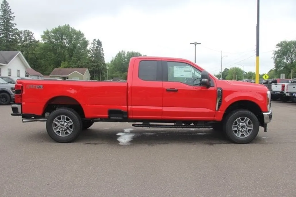 2025 Ford F-350 XLT photo 1