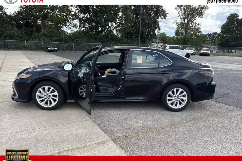 2024 Toyota Camry LE photo 1