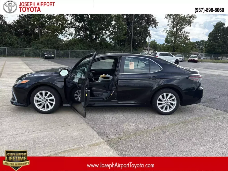 2024 Toyota Camry LE photo 1