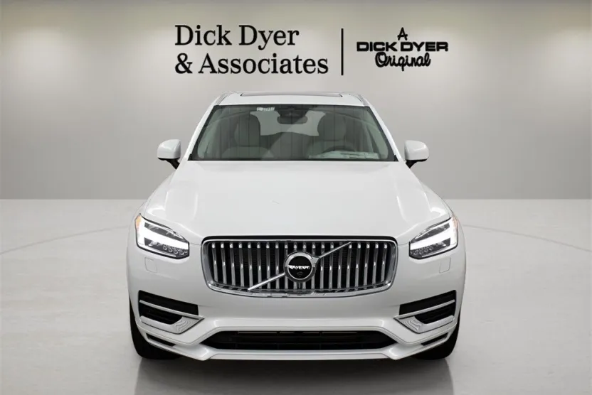 2025 Volvo XC90 T8 Plus photo 1