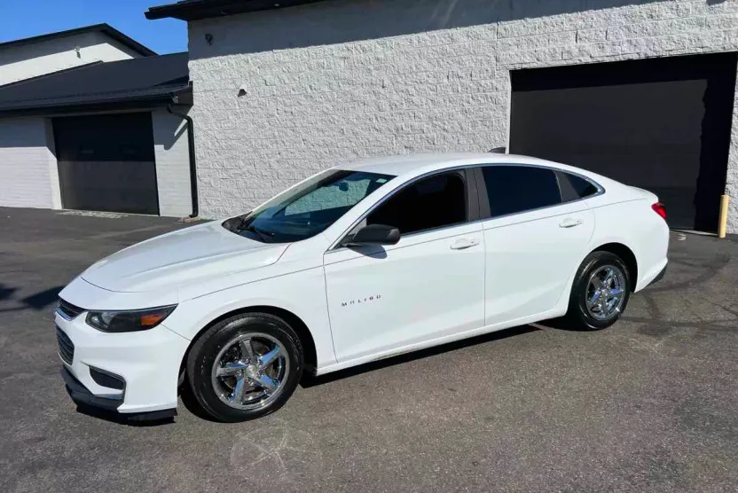 2016 Chevrolet Malibu LS photo 1