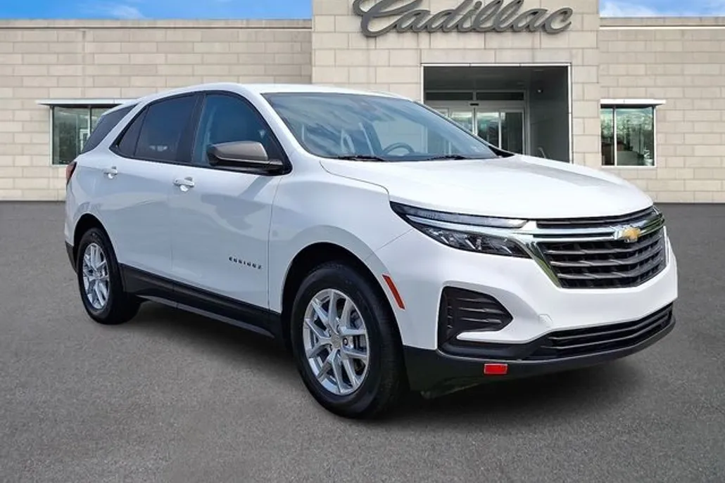 2022 Chevrolet Equinox LS photo 1