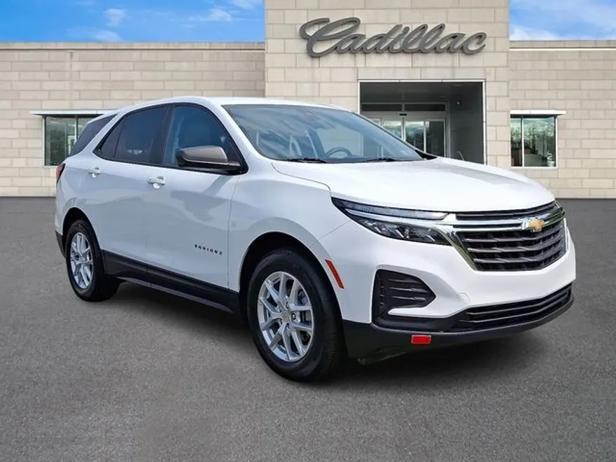 2022 Chevrolet Equinox LS photo 1