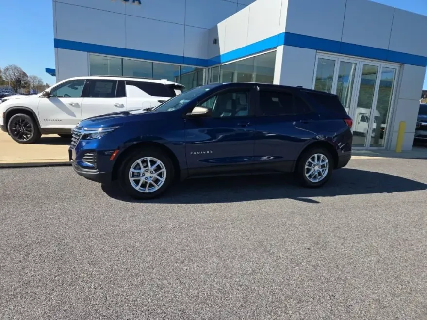 2022 Chevrolet Equinox LS photo 1