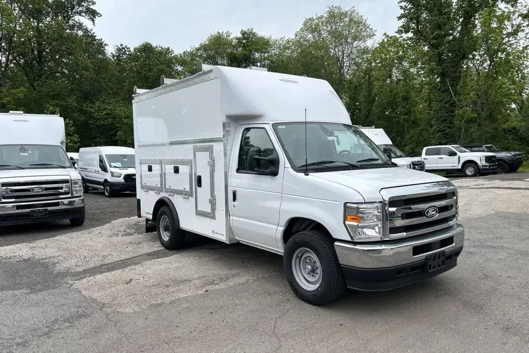 2026 Ford E-350 Base photo 1