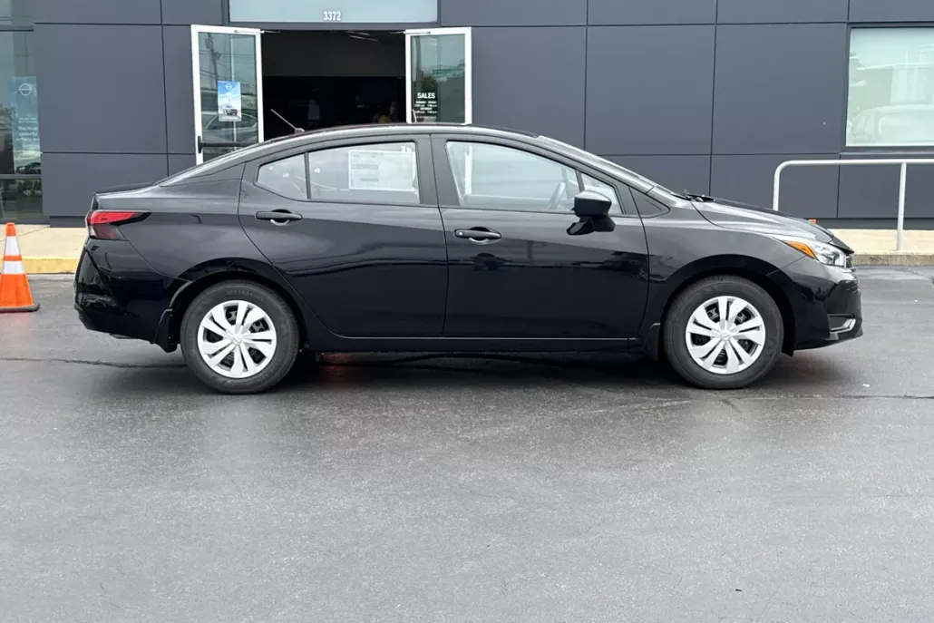 2025 Nissan Versa S photo 1