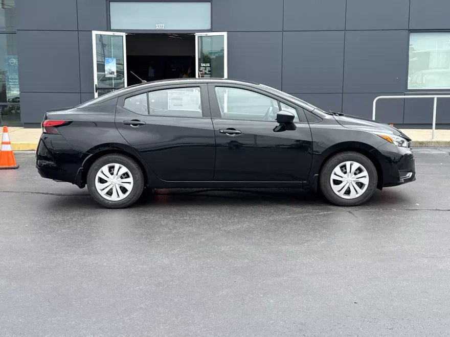 2025 Nissan Versa S photo 1