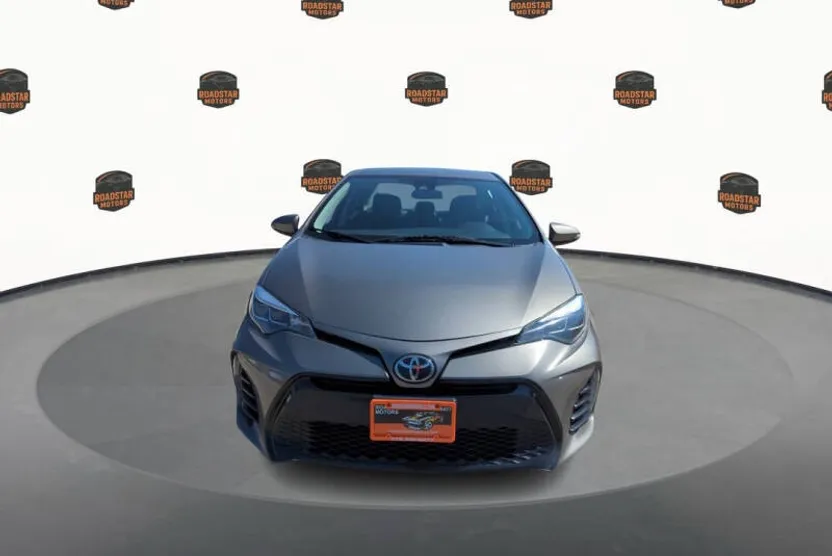 2017 Toyota Corolla LE photo 1