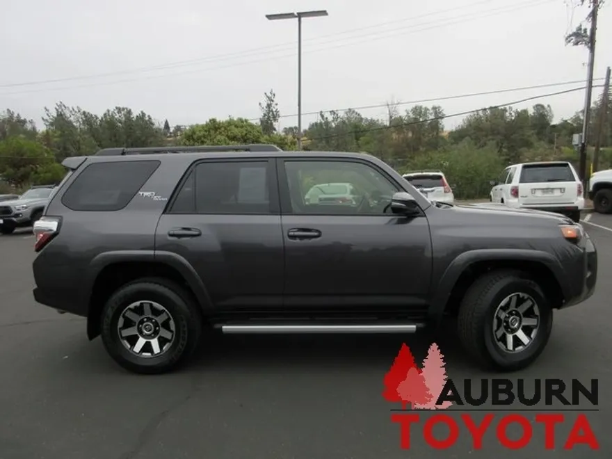 2023 Toyota 4Runner TRD Off-Road Premium photo 1