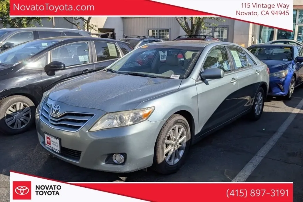 2011 Toyota Camry XLE photo 1
