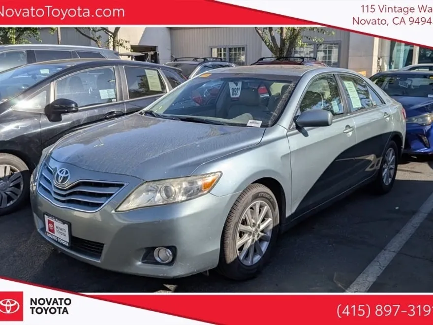 2011 Toyota Camry XLE photo 1