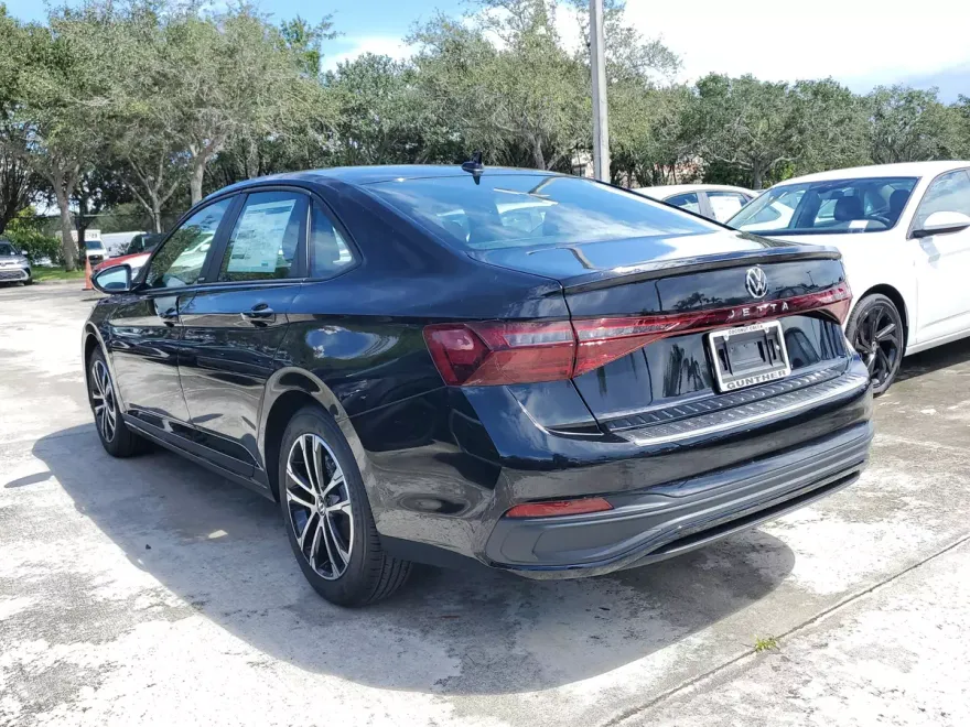 2026 Volkswagen Jetta Sport photo 1