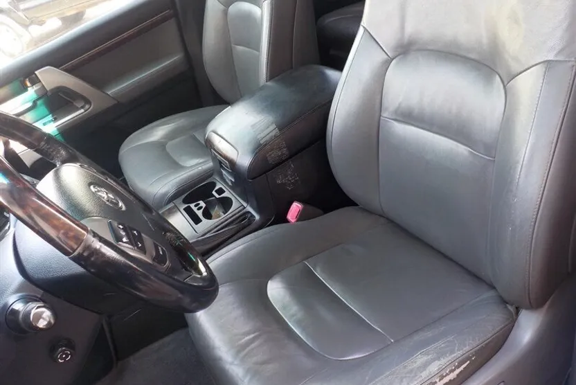 2010 Toyota Land Cruiser VX photo 1