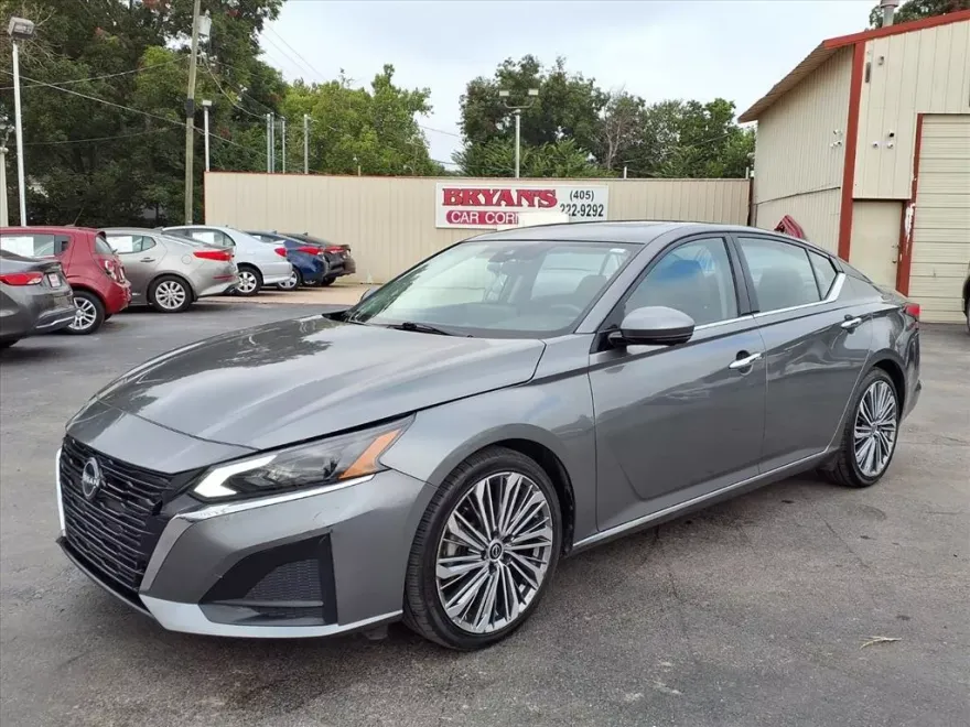 2023 Nissan Altima 2.5 SL photo 1