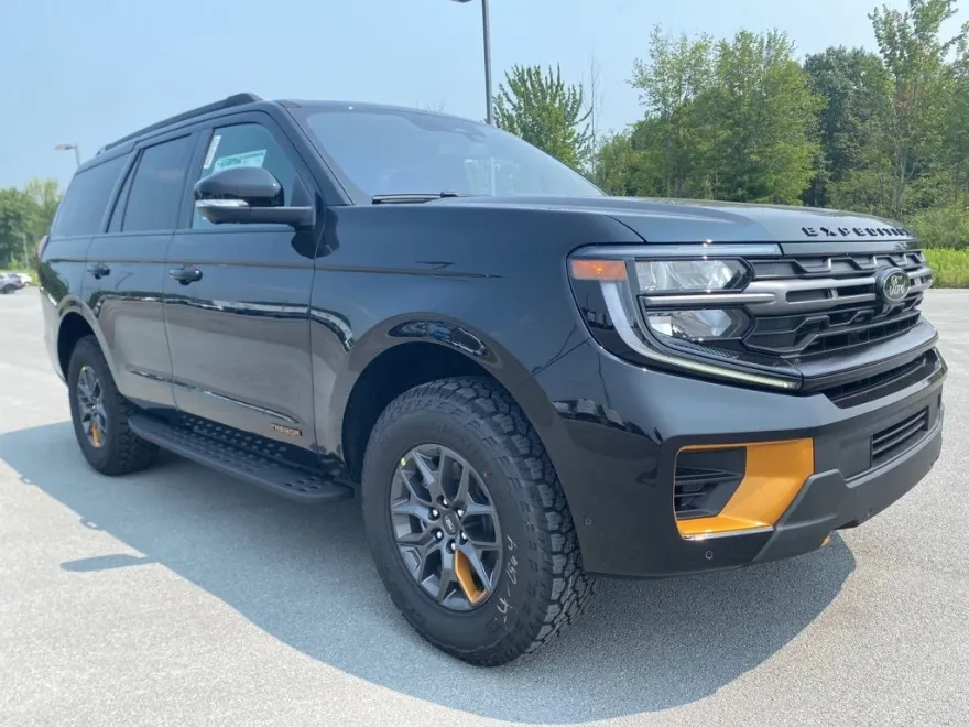 2025 Ford Expedition photo 1