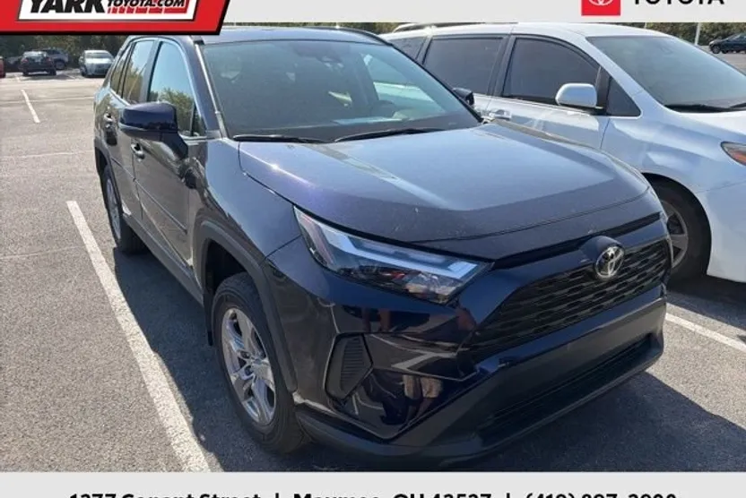 2023 Toyota RAV4 XLE photo 1
