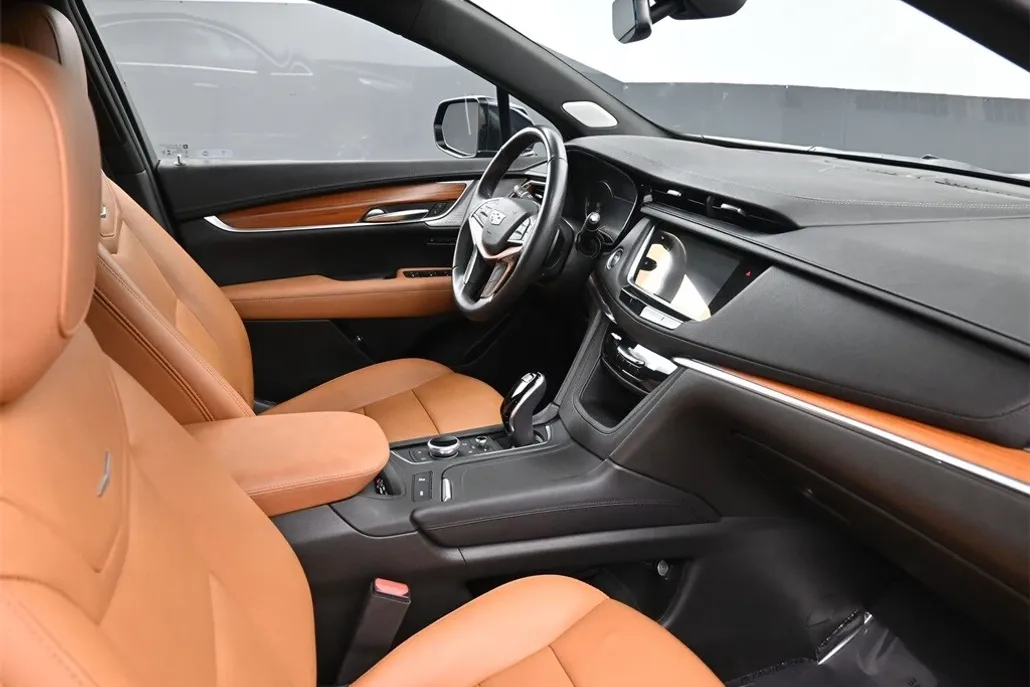 2022 Cadillac XT5 Premium Luxury photo 1