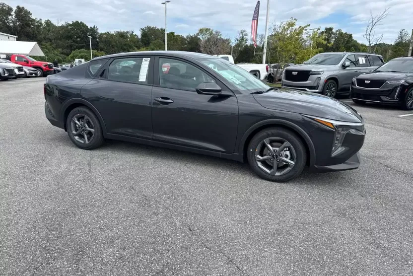 2025 Kia K4 LX photo 1