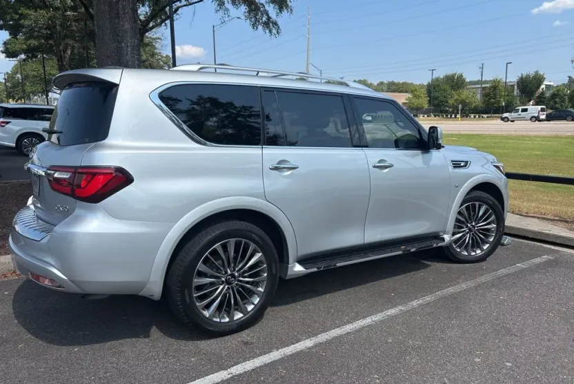 2019 Infiniti QX80 Luxe photo 1