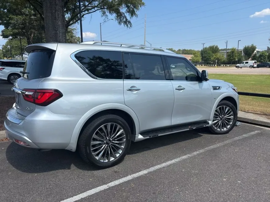 2019 Infiniti QX80 Luxe photo 1