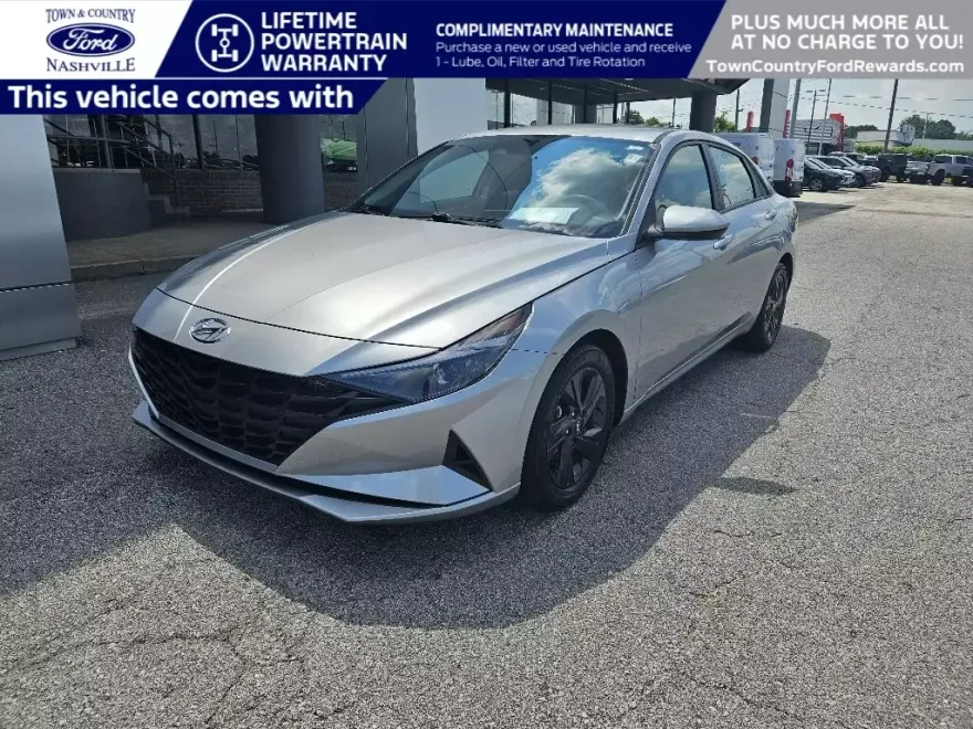 2023 Hyundai Elantra SEL photo 1
