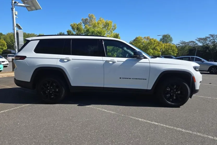 2024 Jeep Grand Cherokee Altitude photo 1