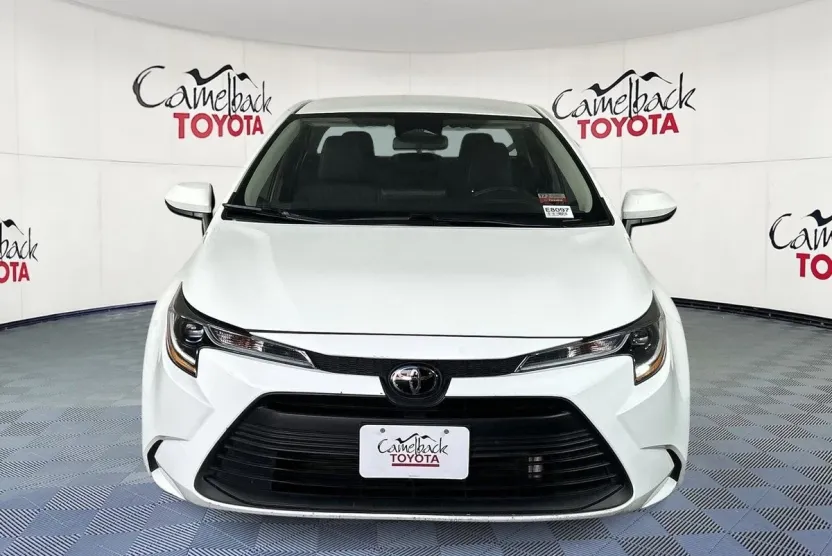 2024 Toyota Corolla LE photo 1