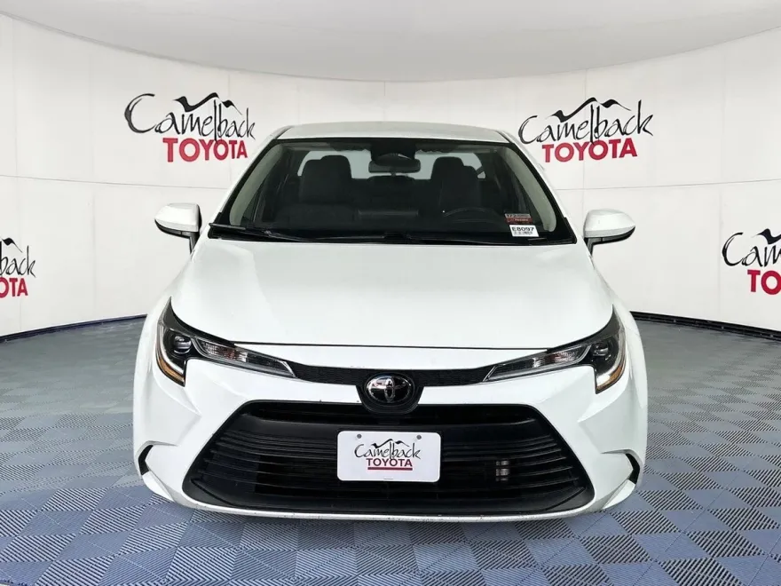 2024 Toyota Corolla LE photo 1