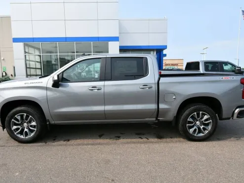 2025 Chevrolet Silverado 1500 LT photo 4