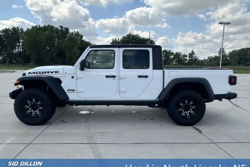 2022 Jeep Gladiator Mojave photo 1