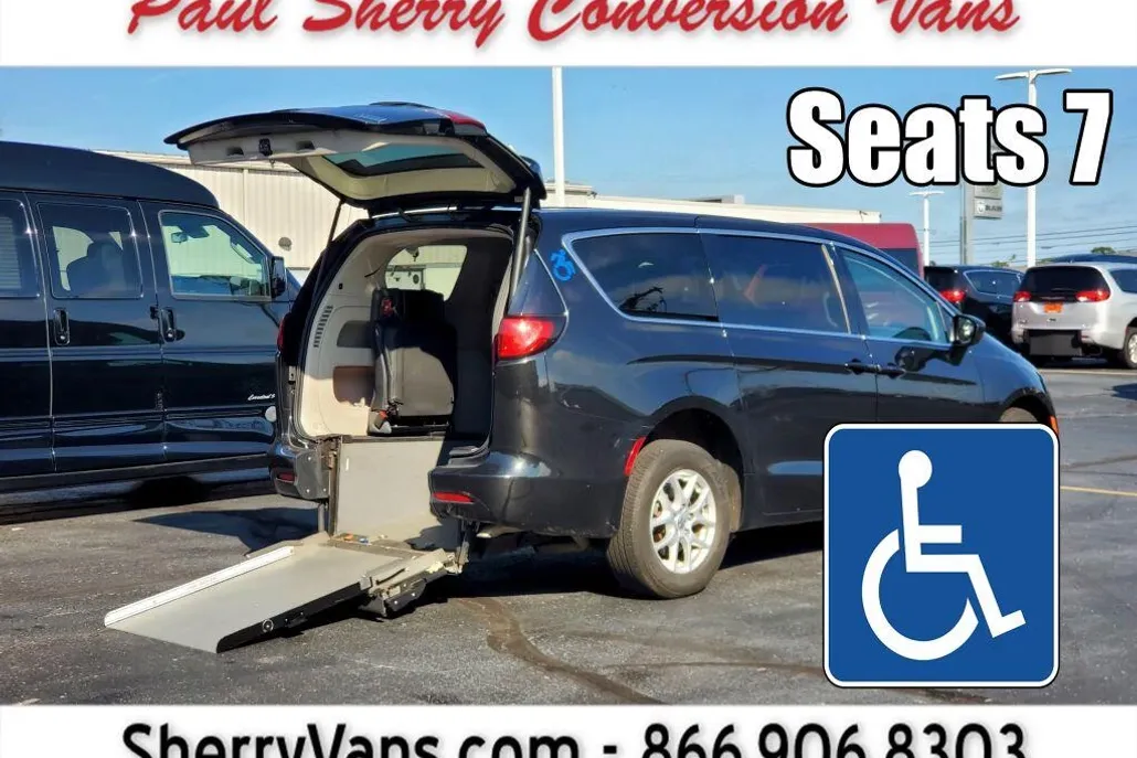 2023 Chrysler Voyager LX photo 1