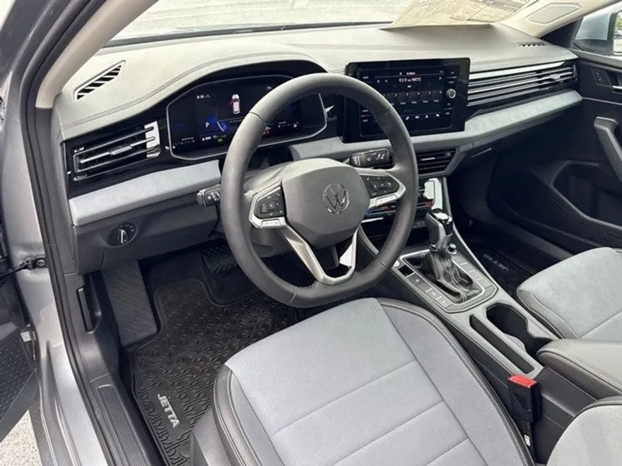 2025 Volkswagen Jetta 1.5T SE photo 1