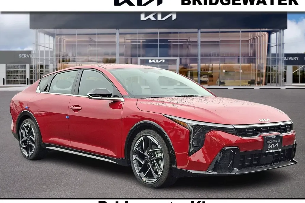 2025 Kia K4 GT-Line photo 1