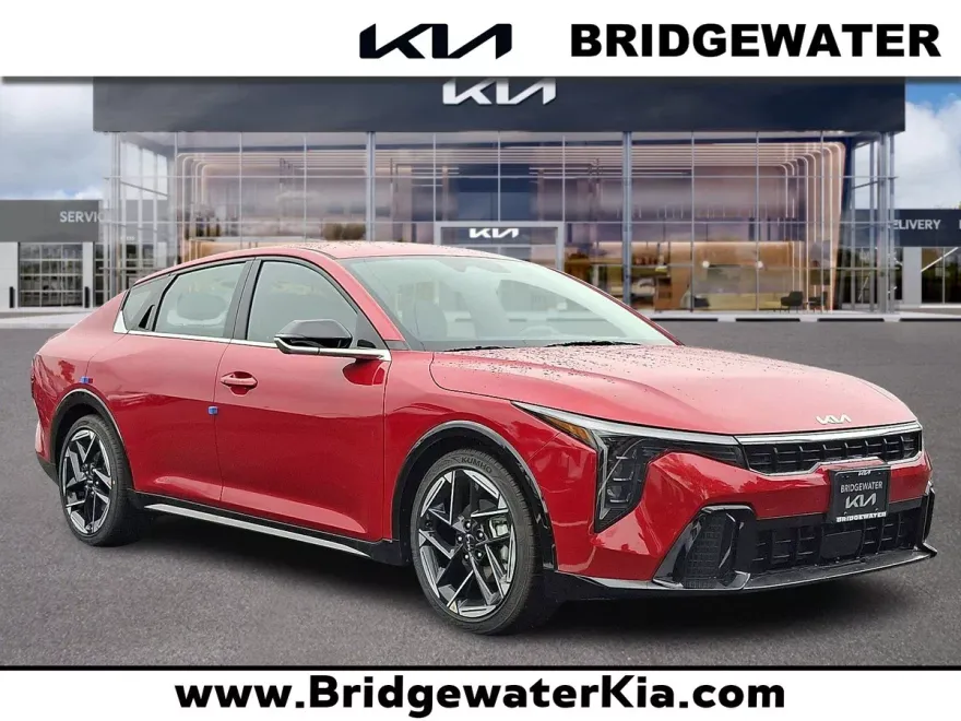 2025 Kia K4 GT-Line photo 1