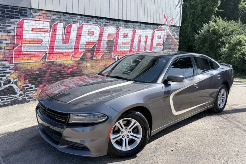 2017 Dodge Charger SE photo 1